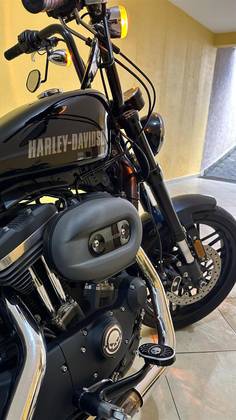 HARLEY-DAVIDSON SPORTSTER ROADSTER HARLEY-DAVIDSON SPORTSTER ROADSTER
